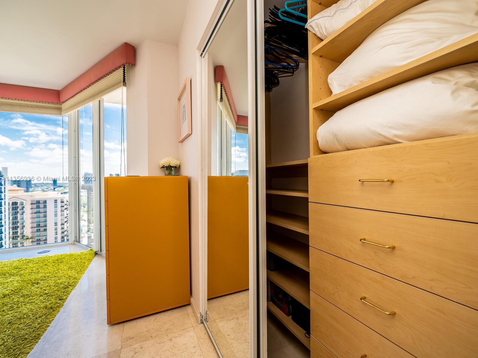 THE PINNACLE CONDO - Residential