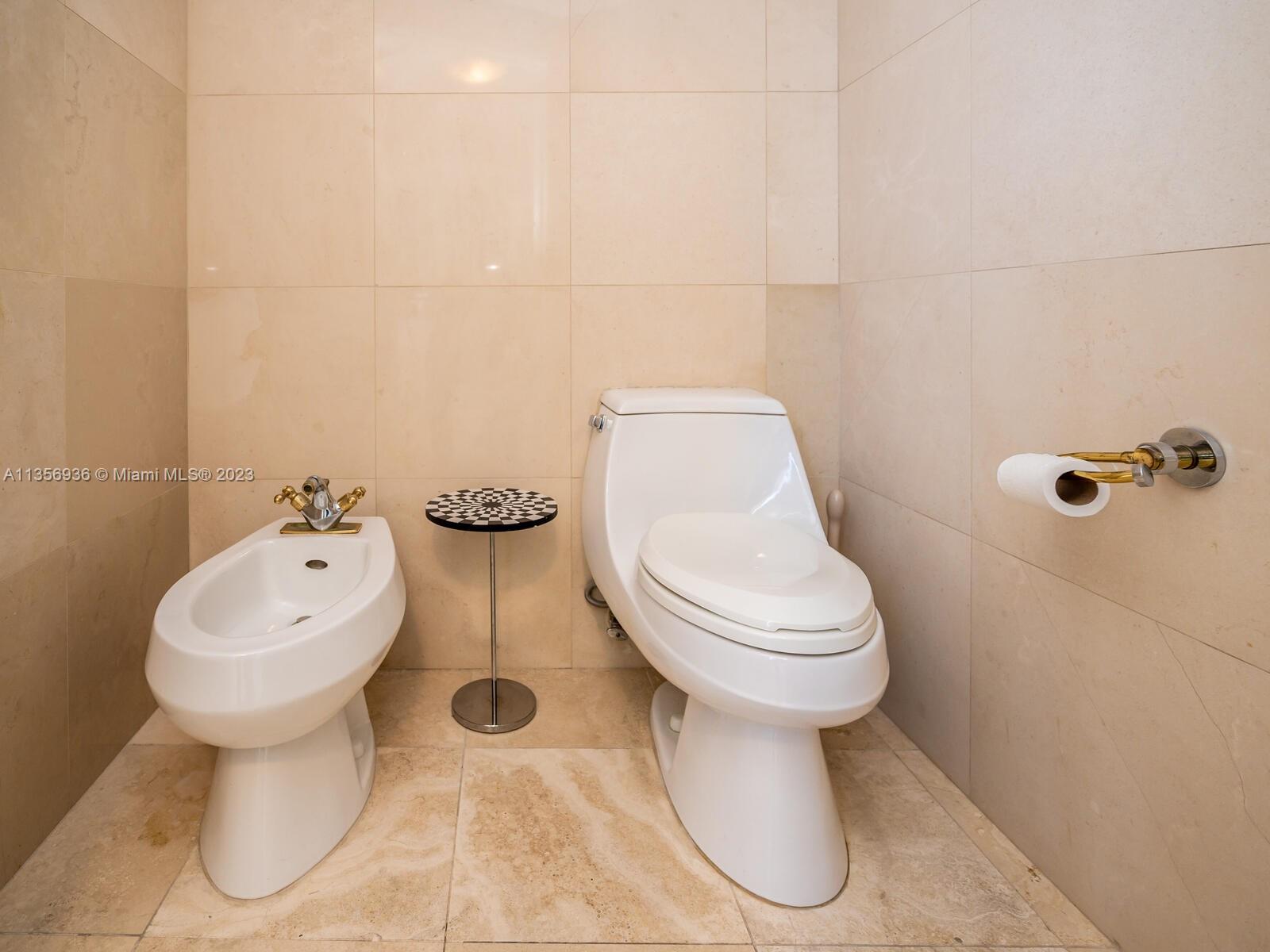 THE PINNACLE CONDO - Residential