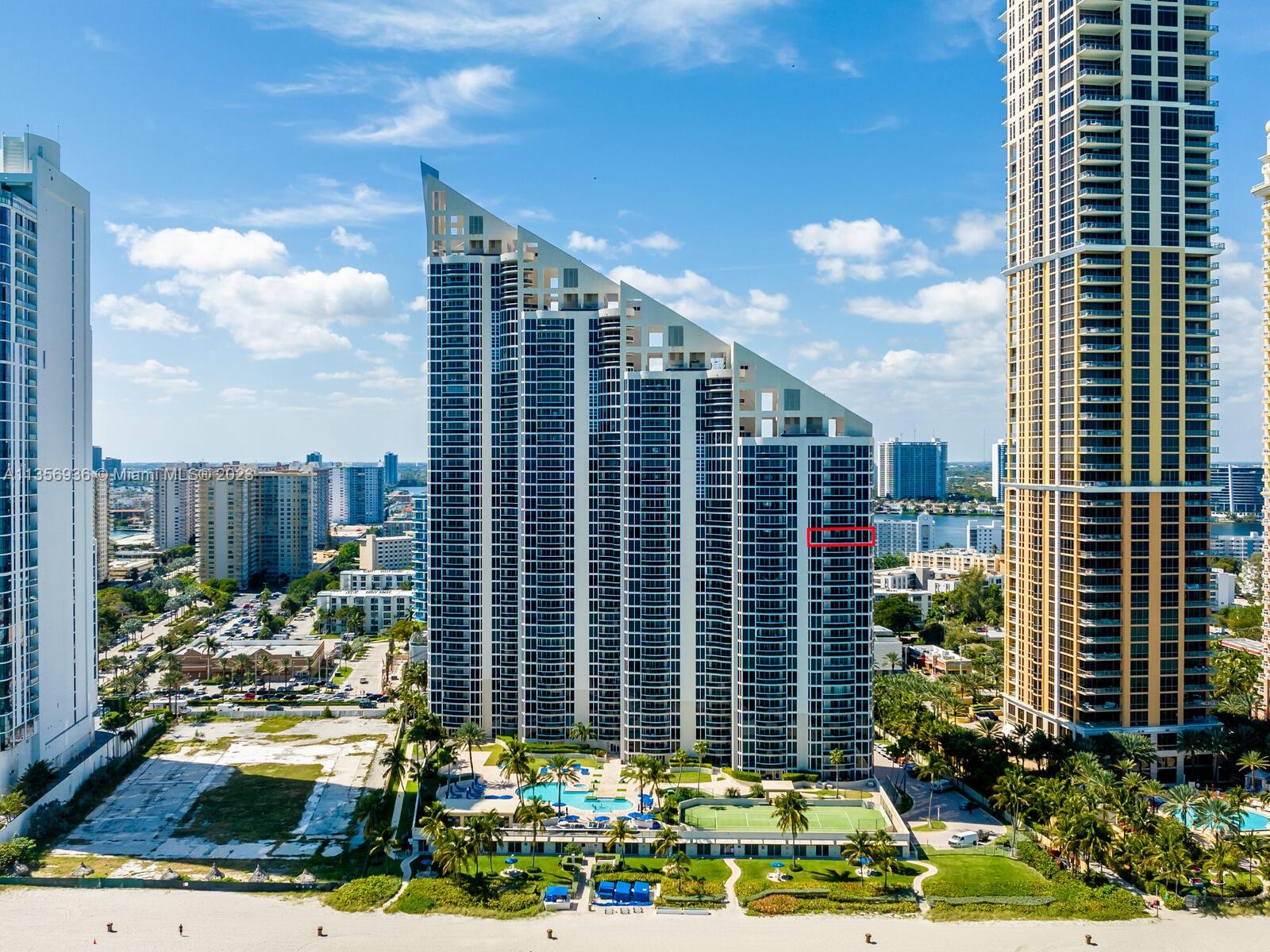 THE PINNACLE CONDO - Residential