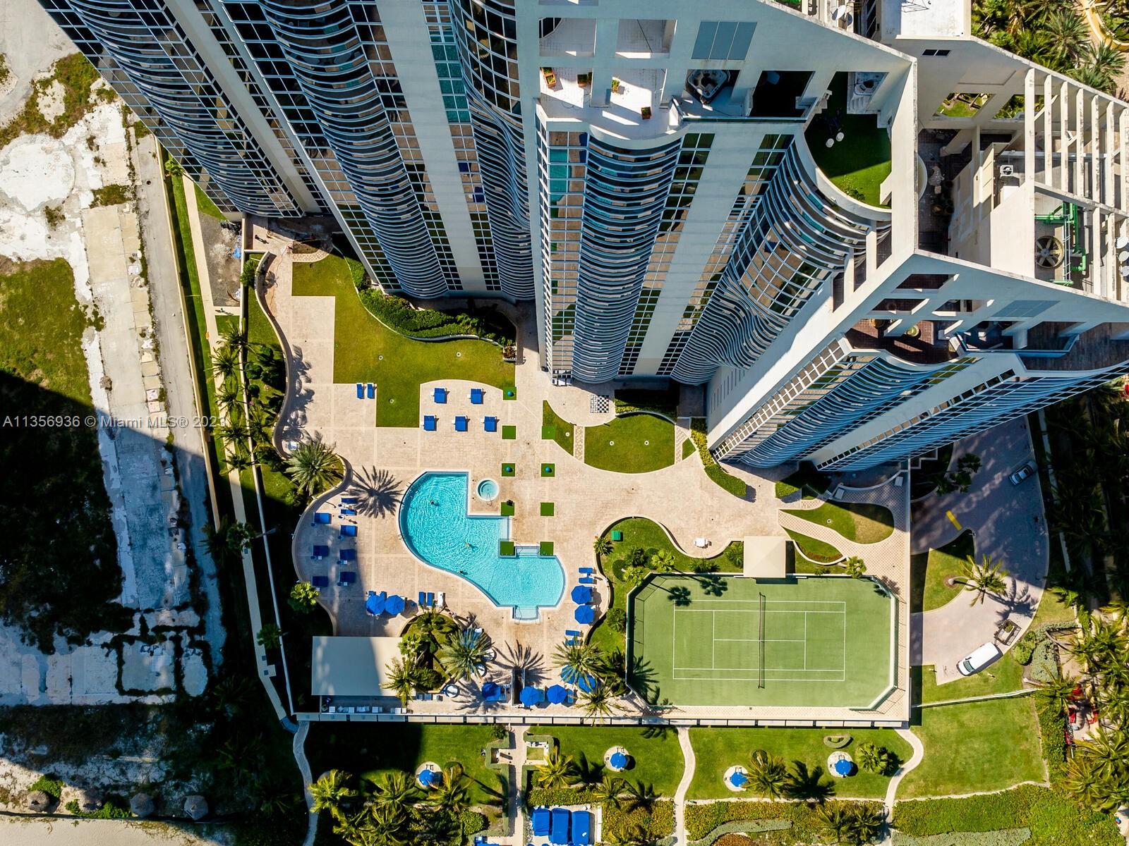 THE PINNACLE CONDO - Residential