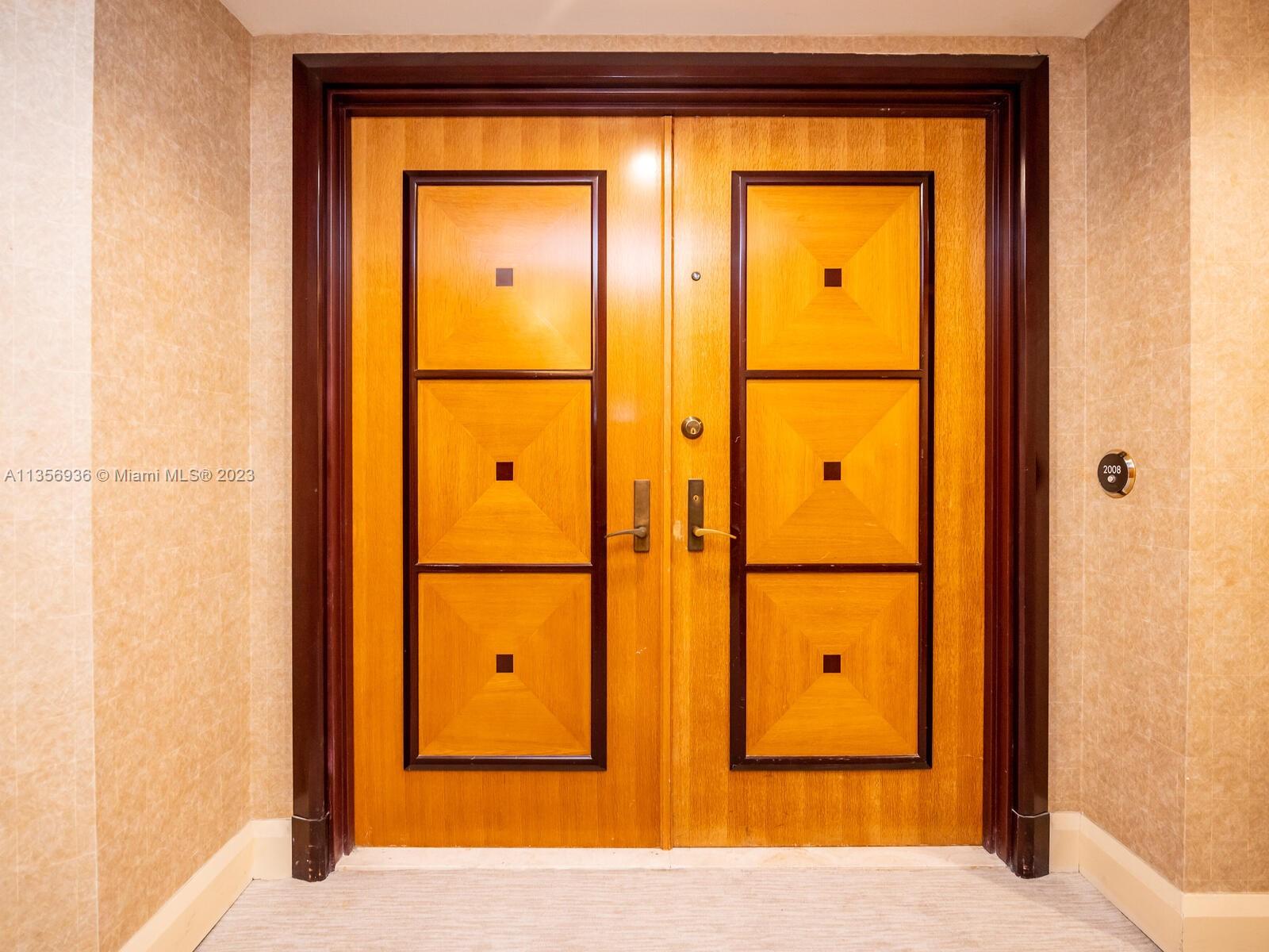 THE PINNACLE CONDO - Residential