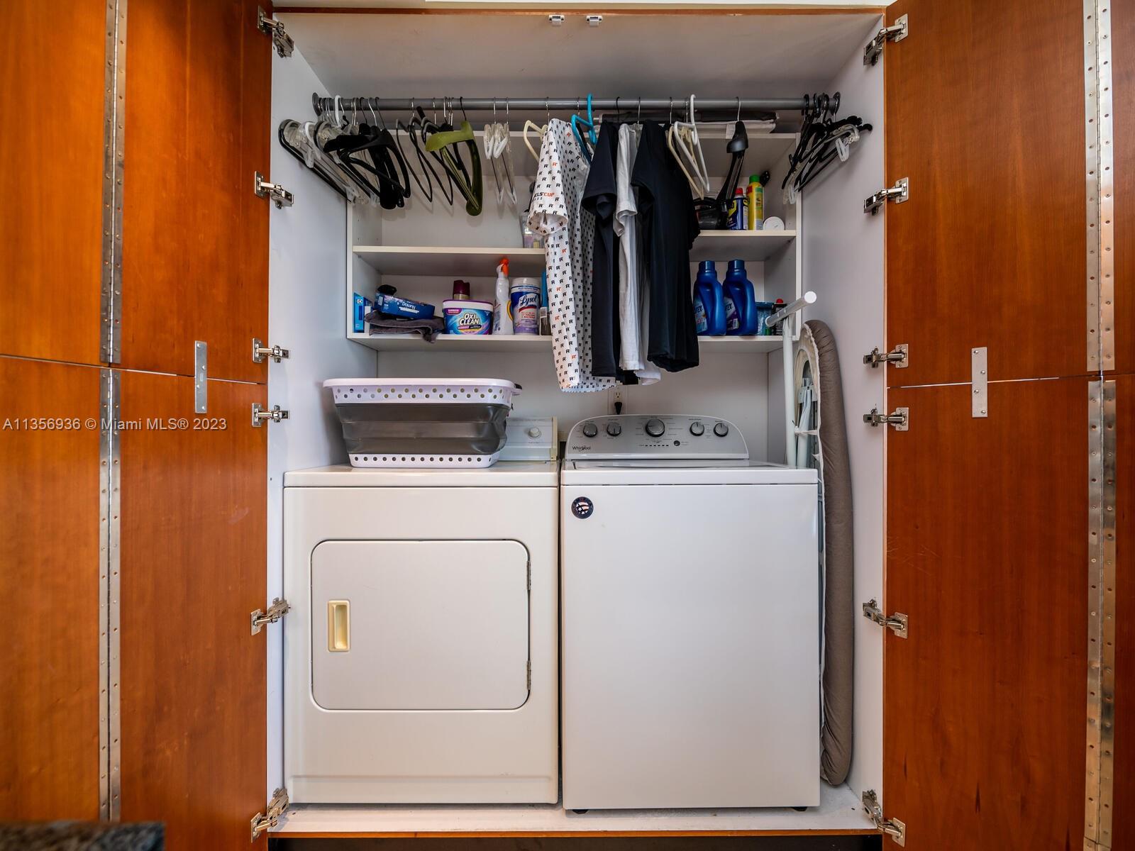 THE PINNACLE CONDO - Residential