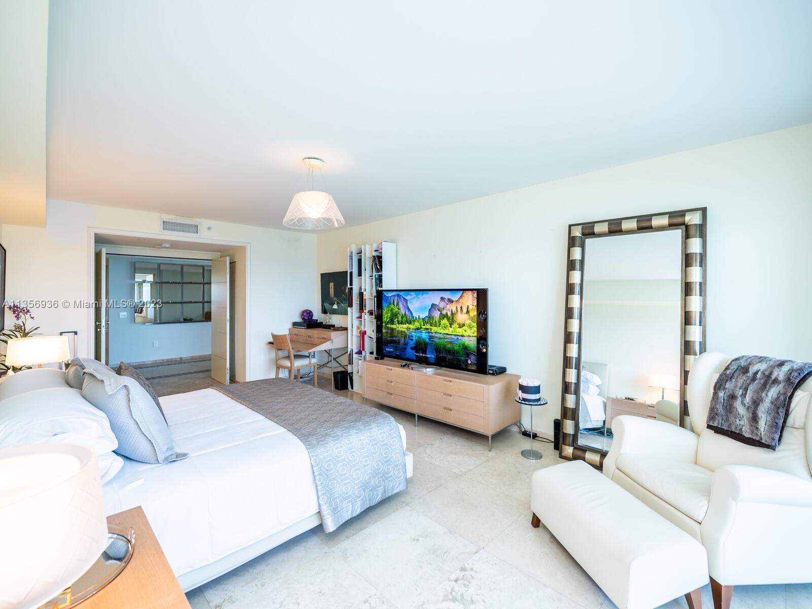 THE PINNACLE CONDO - Residential