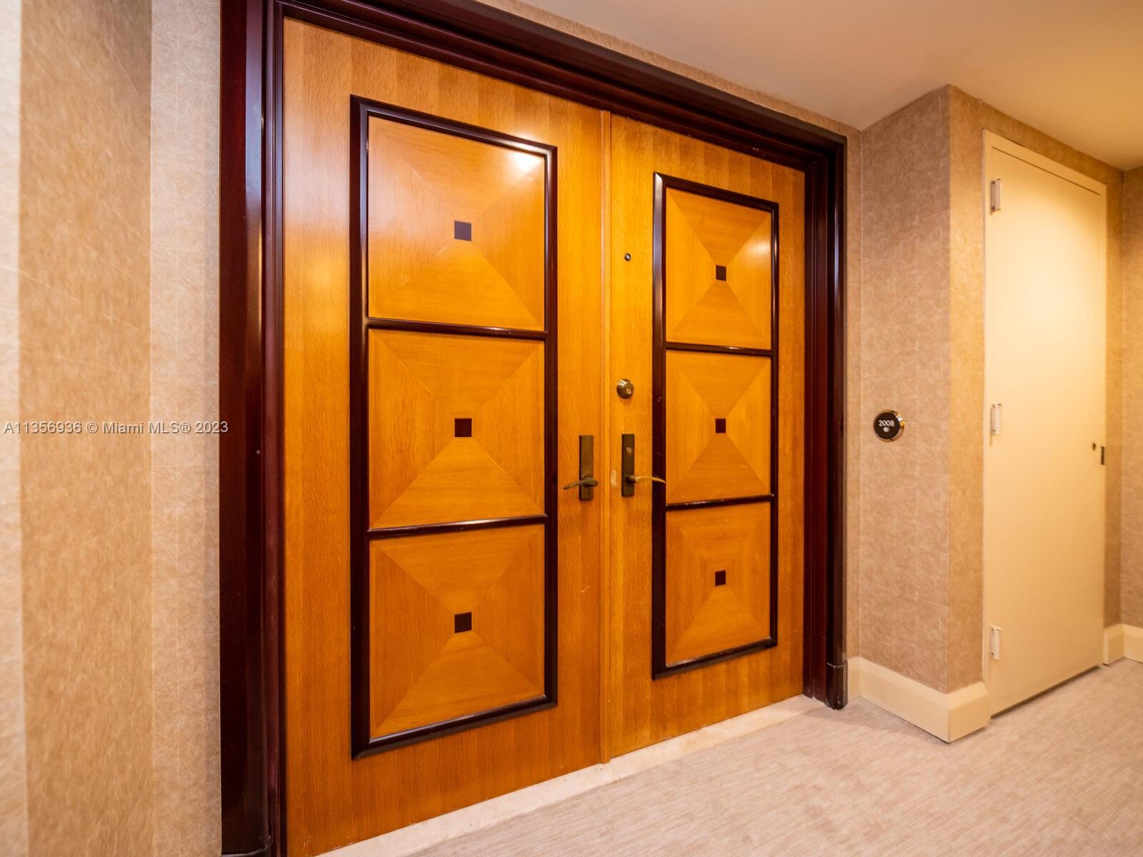 THE PINNACLE CONDO - Residential