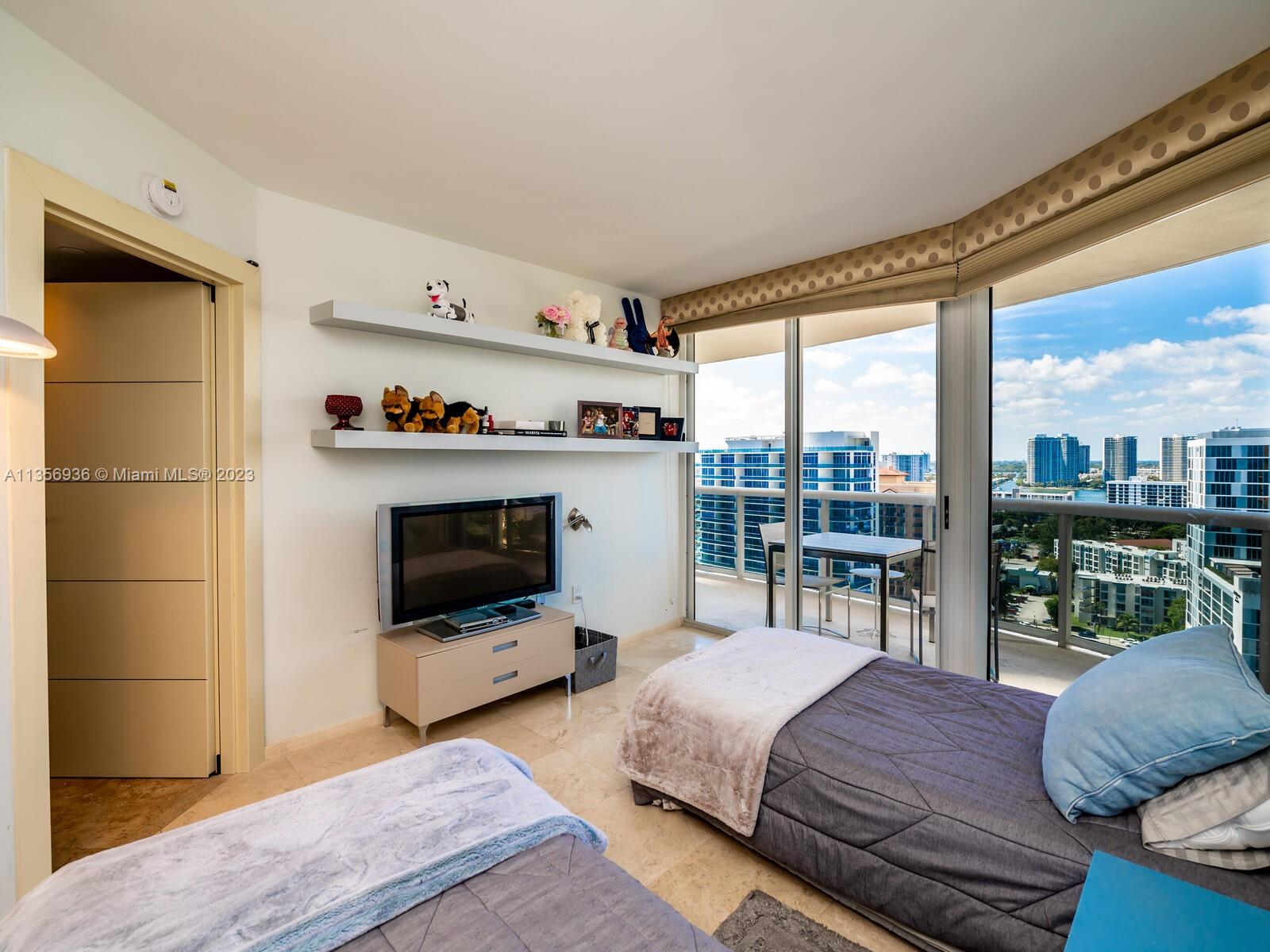 THE PINNACLE CONDO - Residential