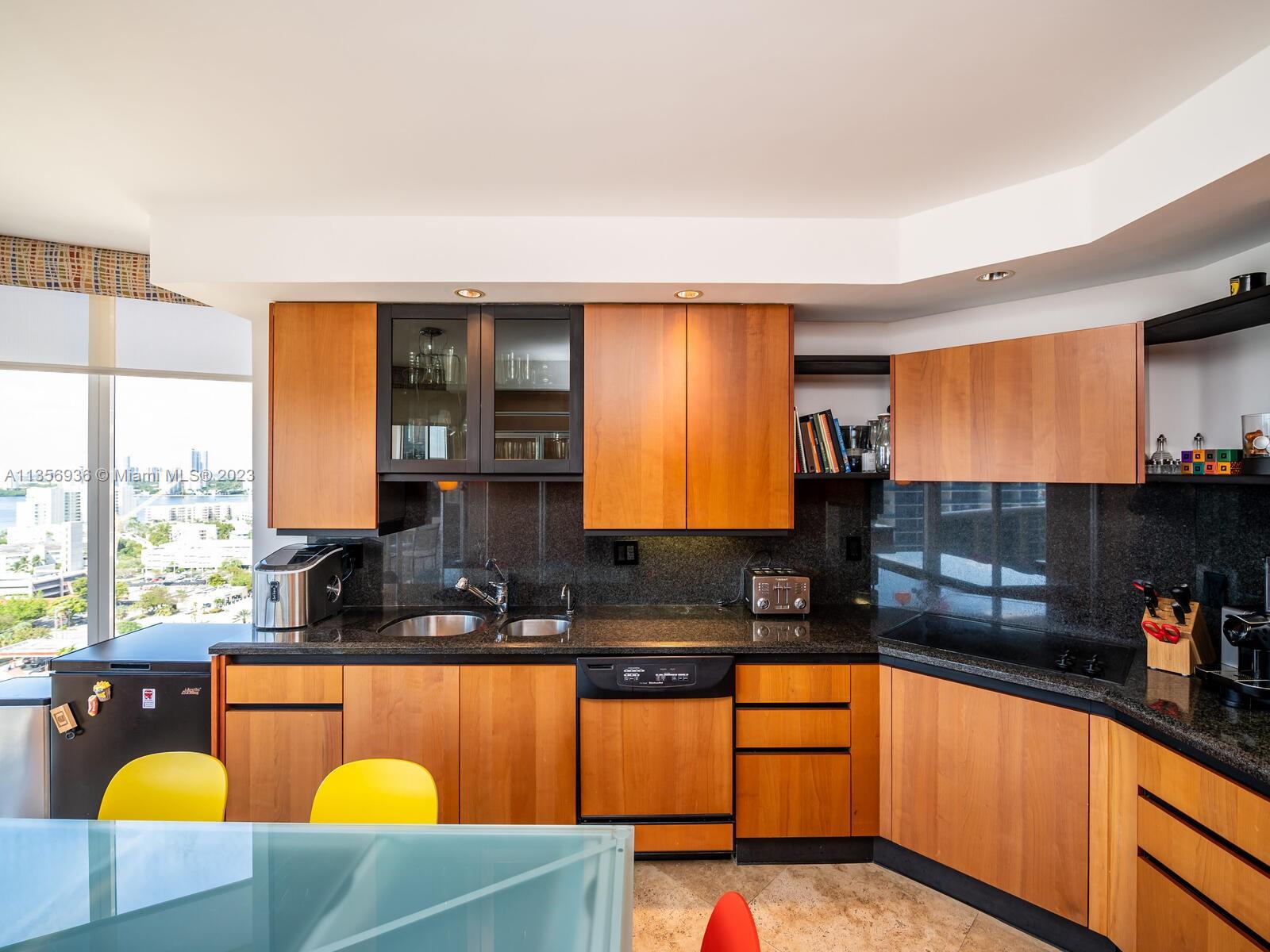 THE PINNACLE CONDO - Residential