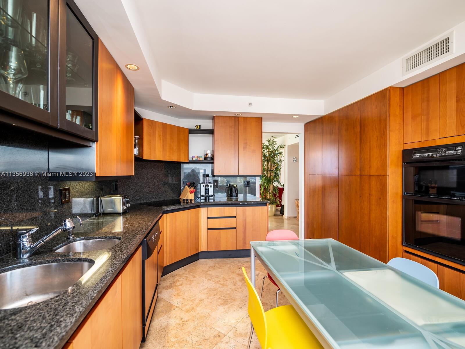 THE PINNACLE CONDO - Residential