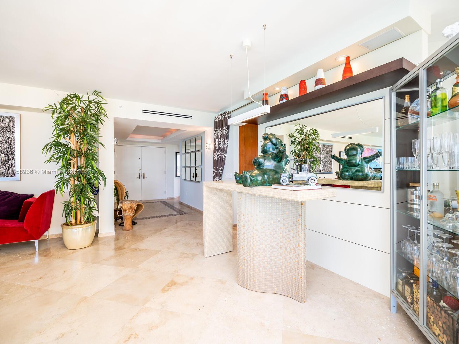 THE PINNACLE CONDO - Residential