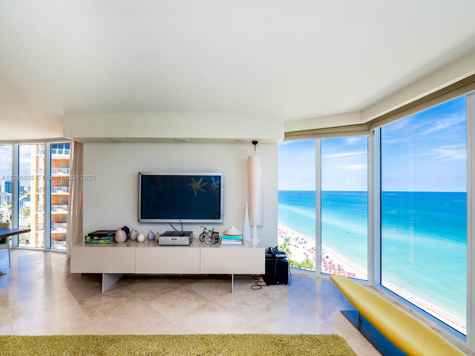 THE PINNACLE CONDO - Residential