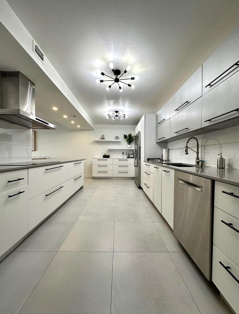 1800 NE 114th St 2305