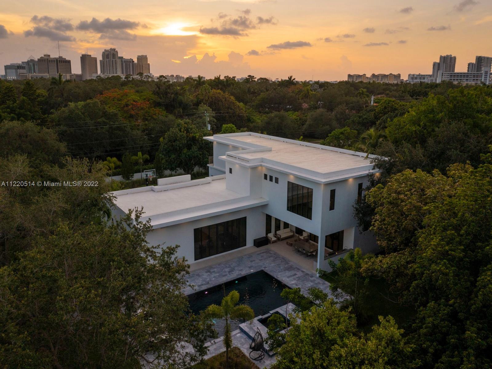 THREE LITTLE GROVES - Residential