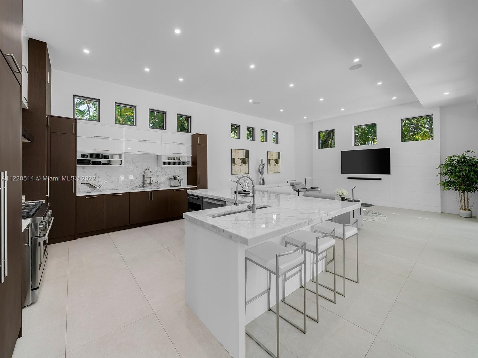 THREE LITTLE GROVES - Residential