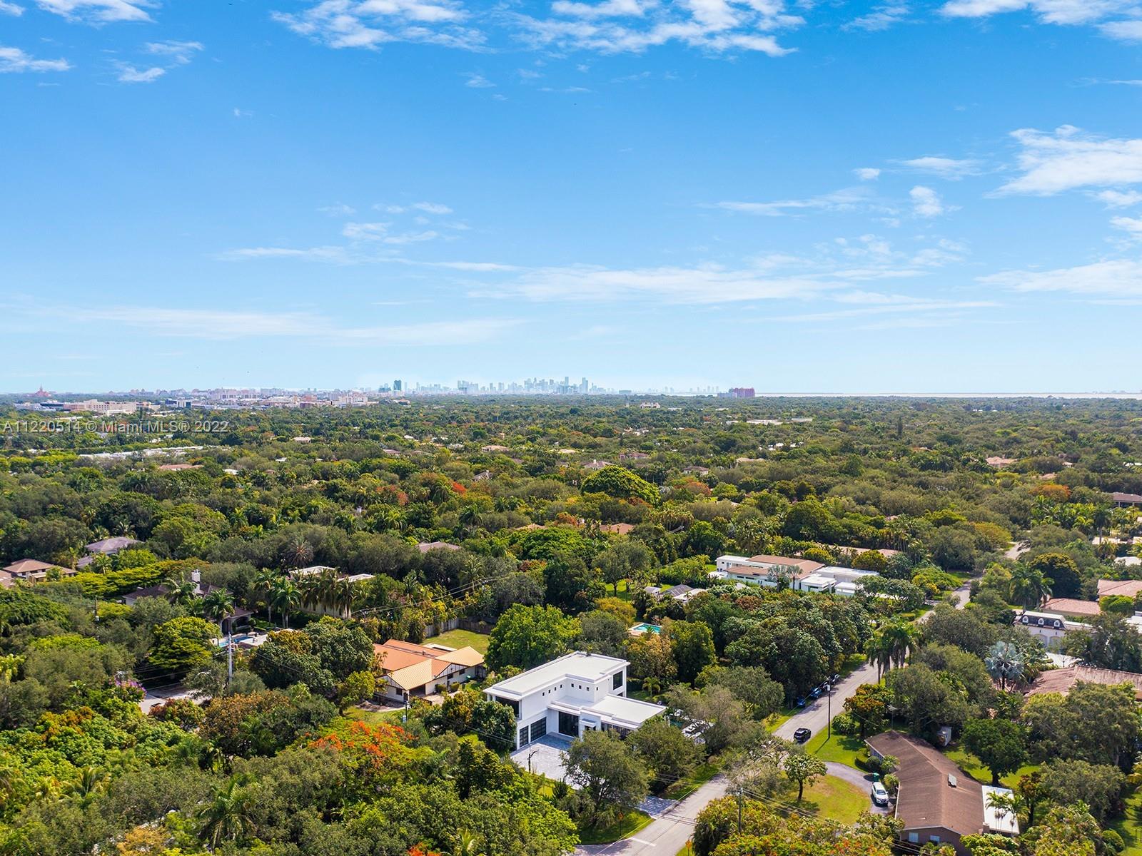 THREE LITTLE GROVES - Residential