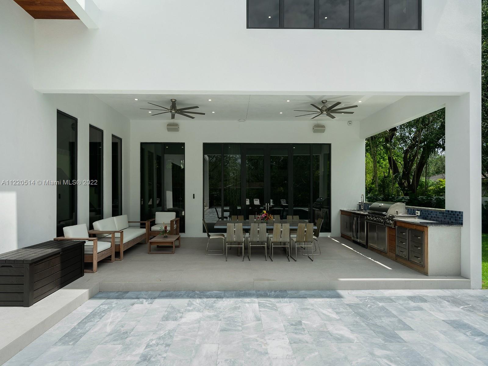 THREE LITTLE GROVES - Residential