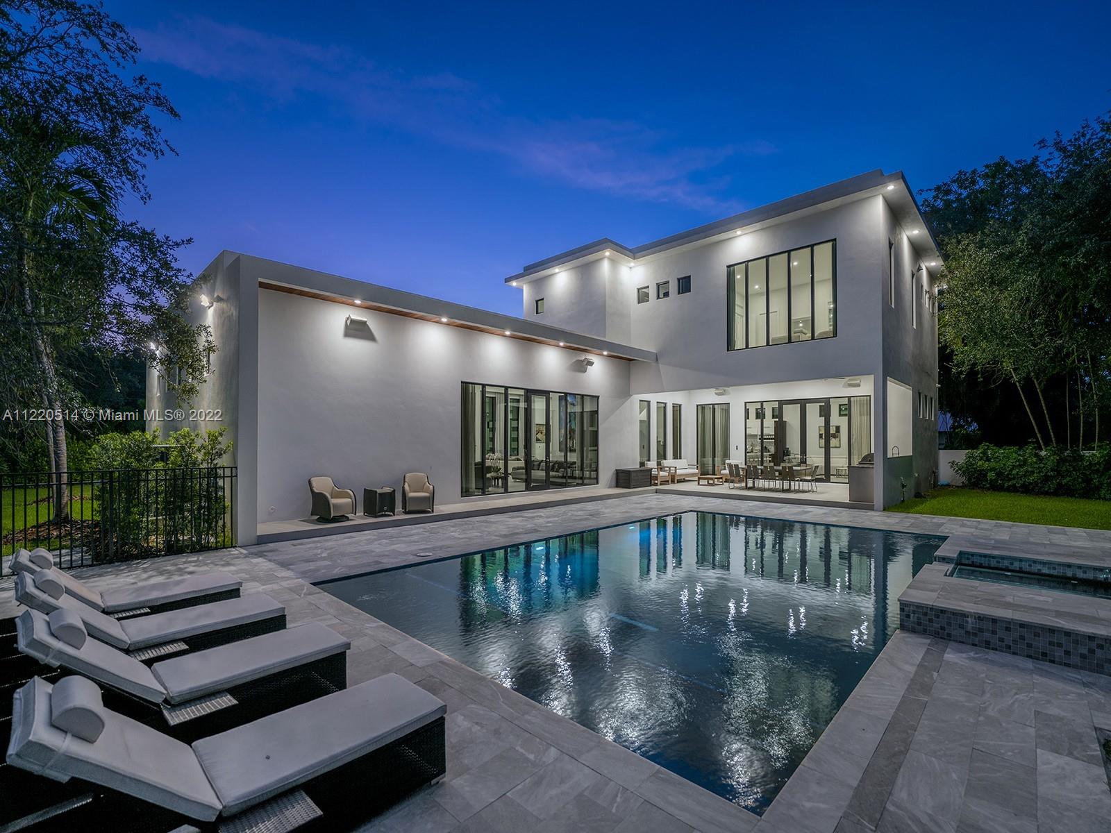 THREE LITTLE GROVES - Residential