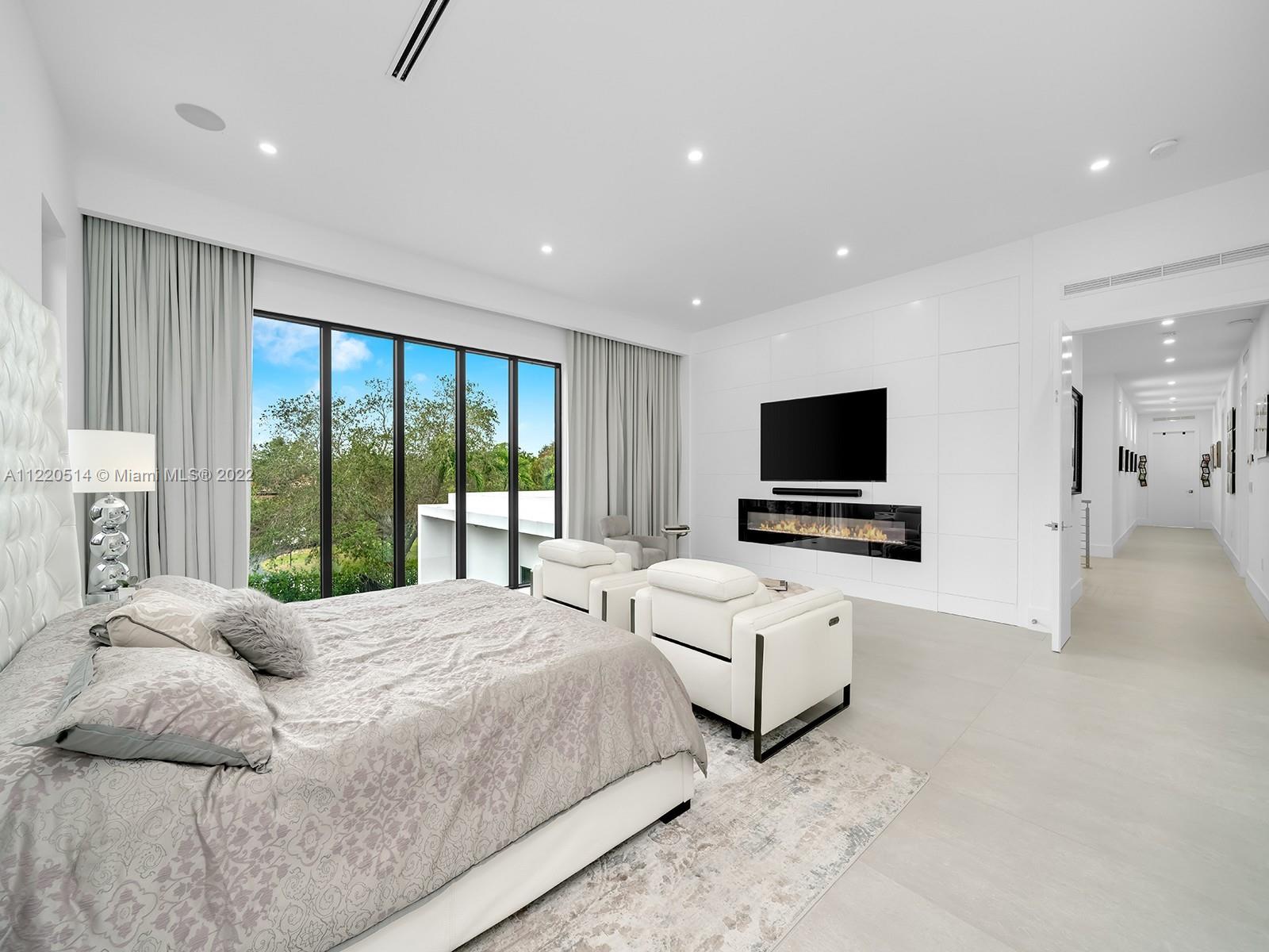 THREE LITTLE GROVES - Residential