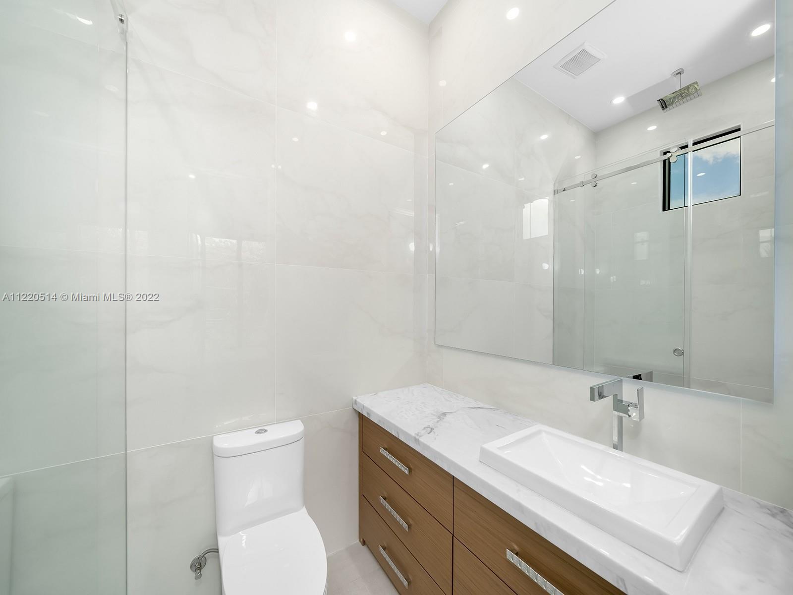 THREE LITTLE GROVES - Residential