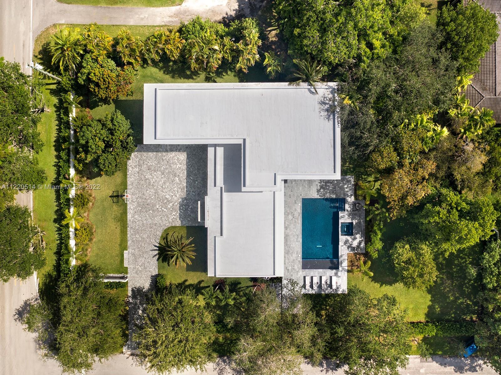 THREE LITTLE GROVES - Residential