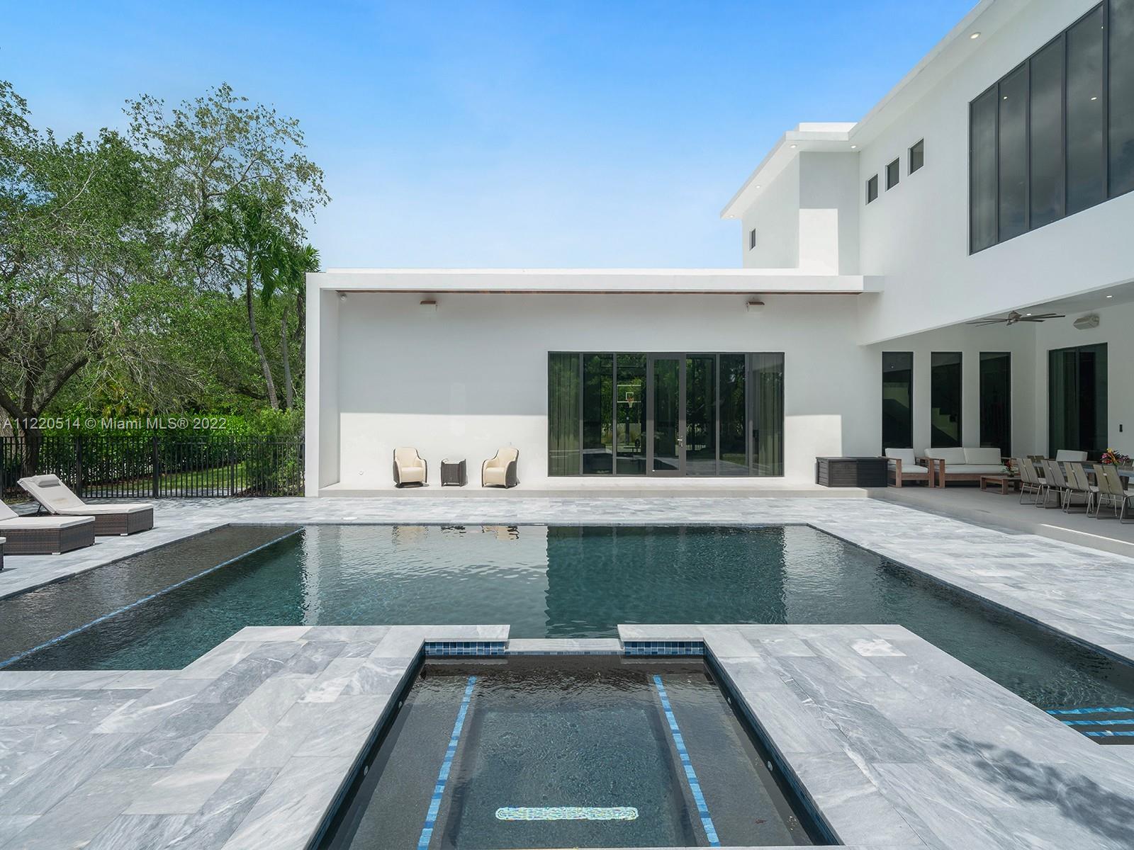 THREE LITTLE GROVES - Residential