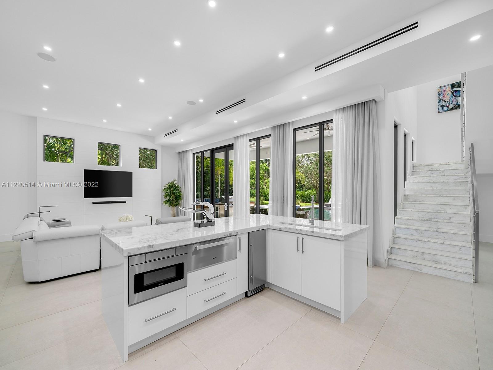 THREE LITTLE GROVES - Residential