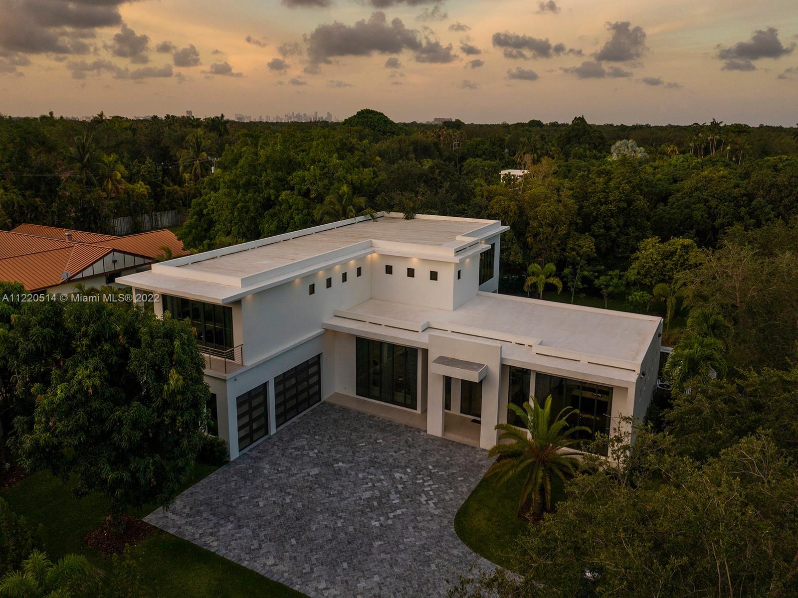 THREE LITTLE GROVES - Residential