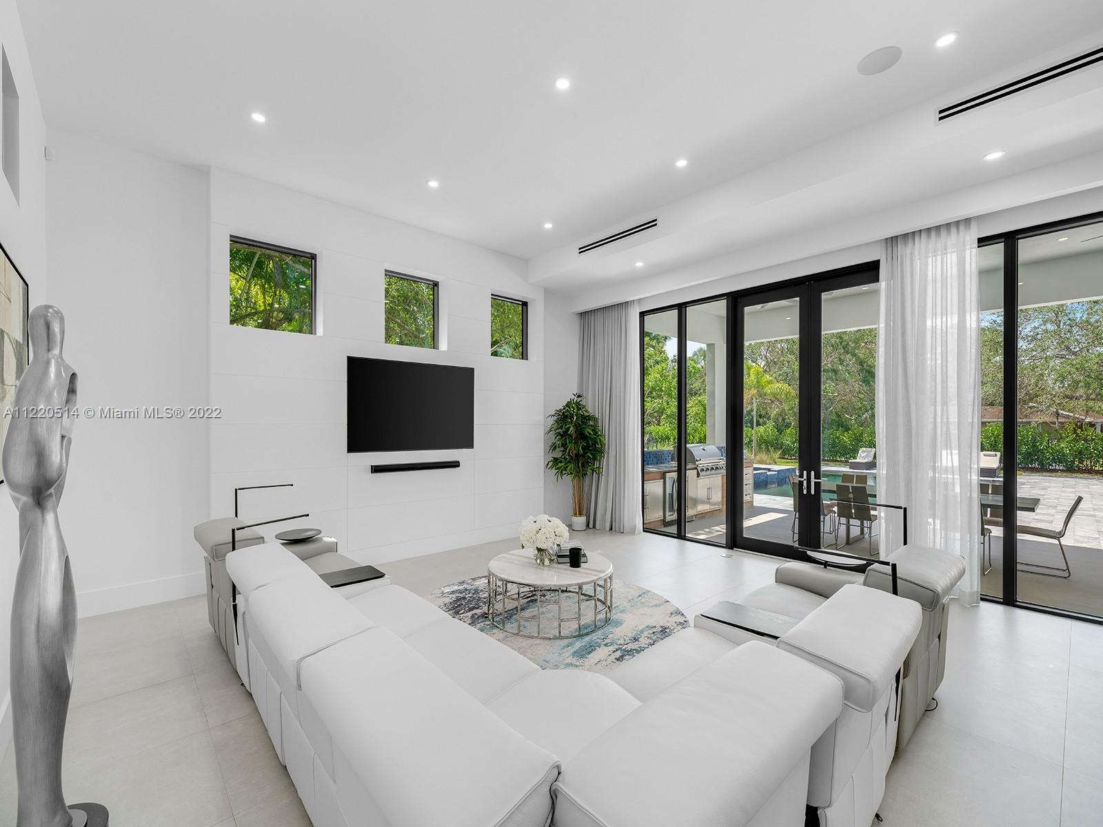 THREE LITTLE GROVES - Residential