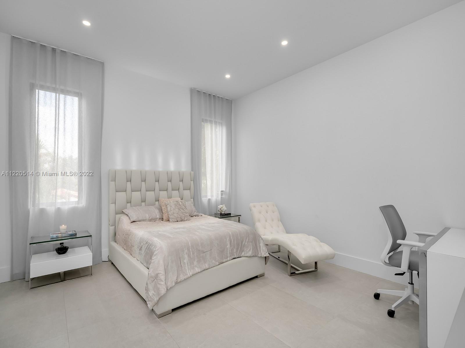 THREE LITTLE GROVES - Residential