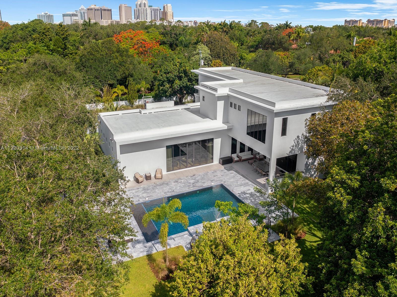 THREE LITTLE GROVES - Residential