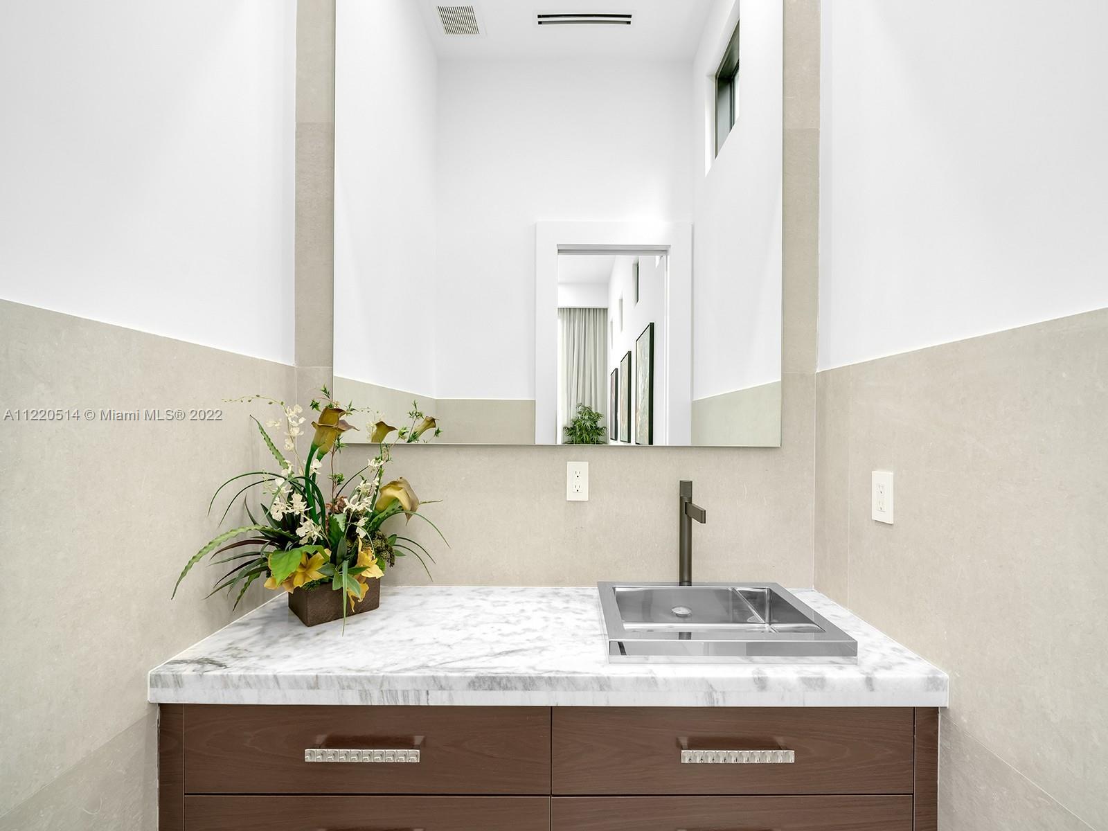 THREE LITTLE GROVES - Residential