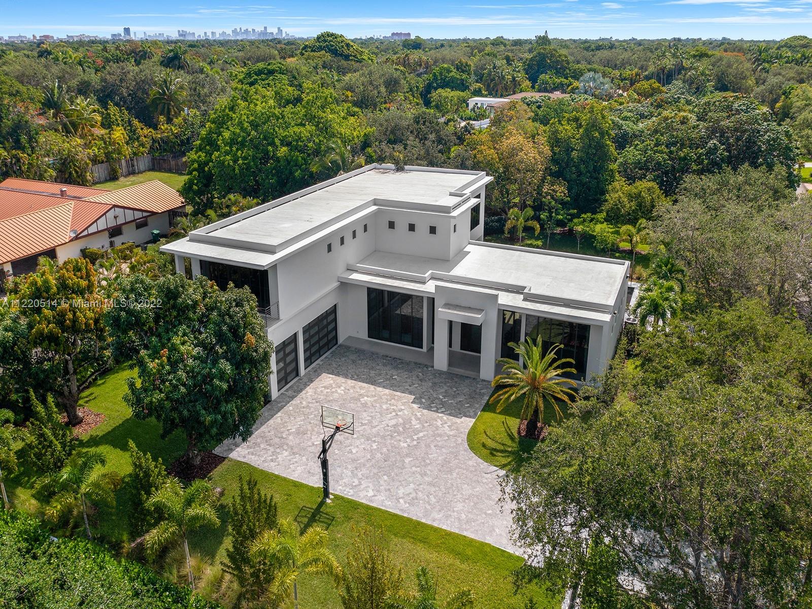 THREE LITTLE GROVES - Residential