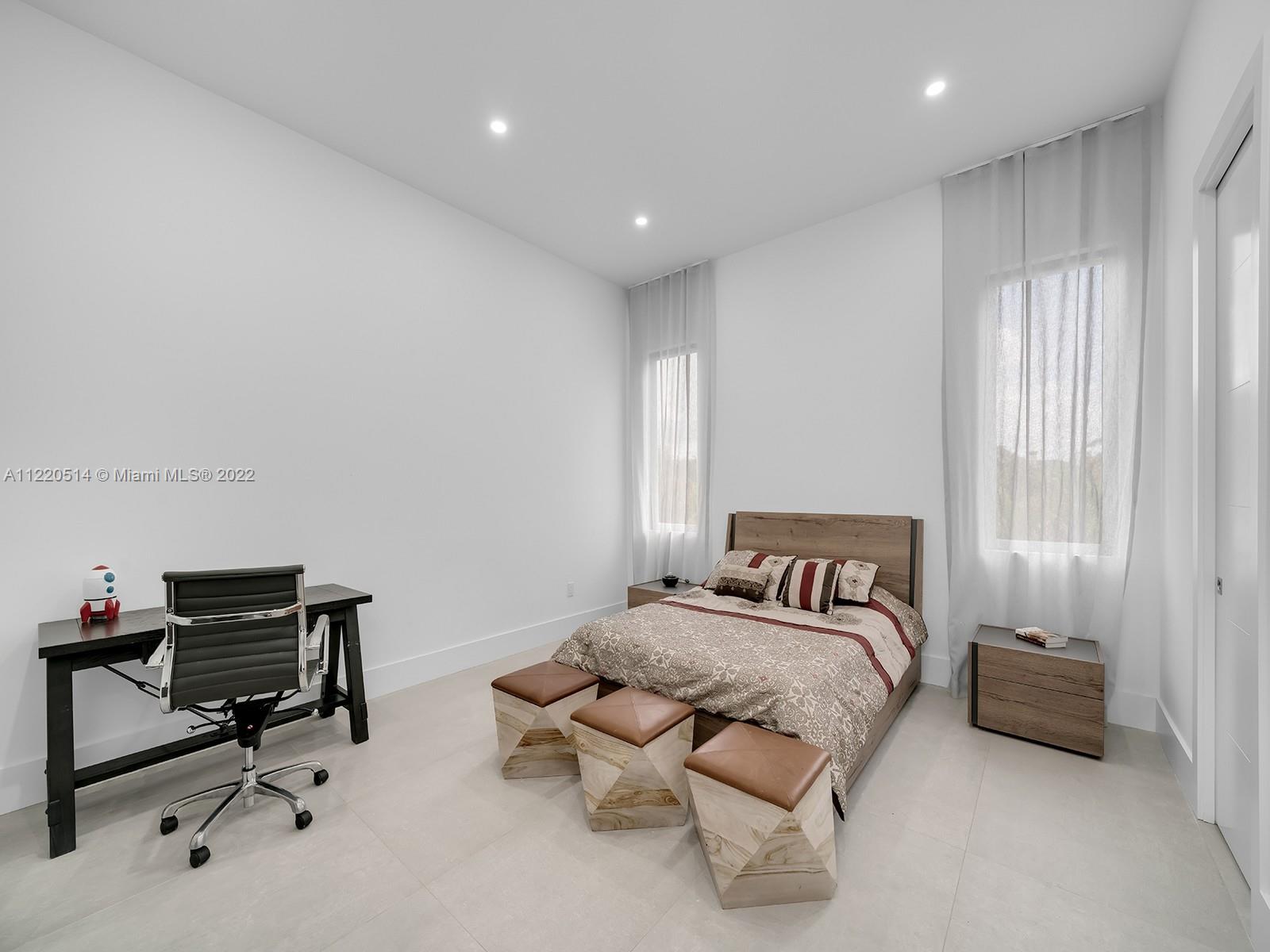 THREE LITTLE GROVES - Residential