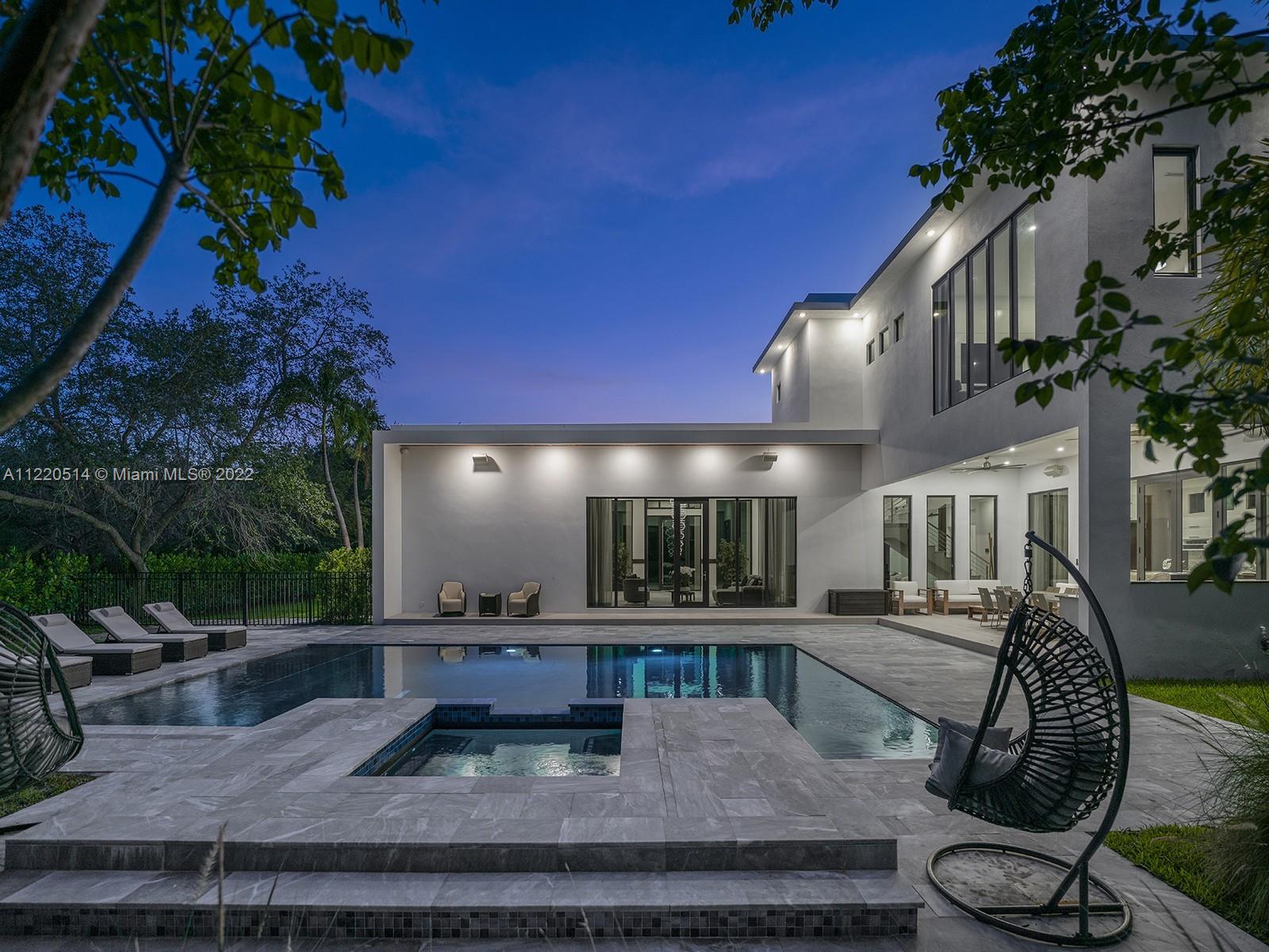 THREE LITTLE GROVES - Residential