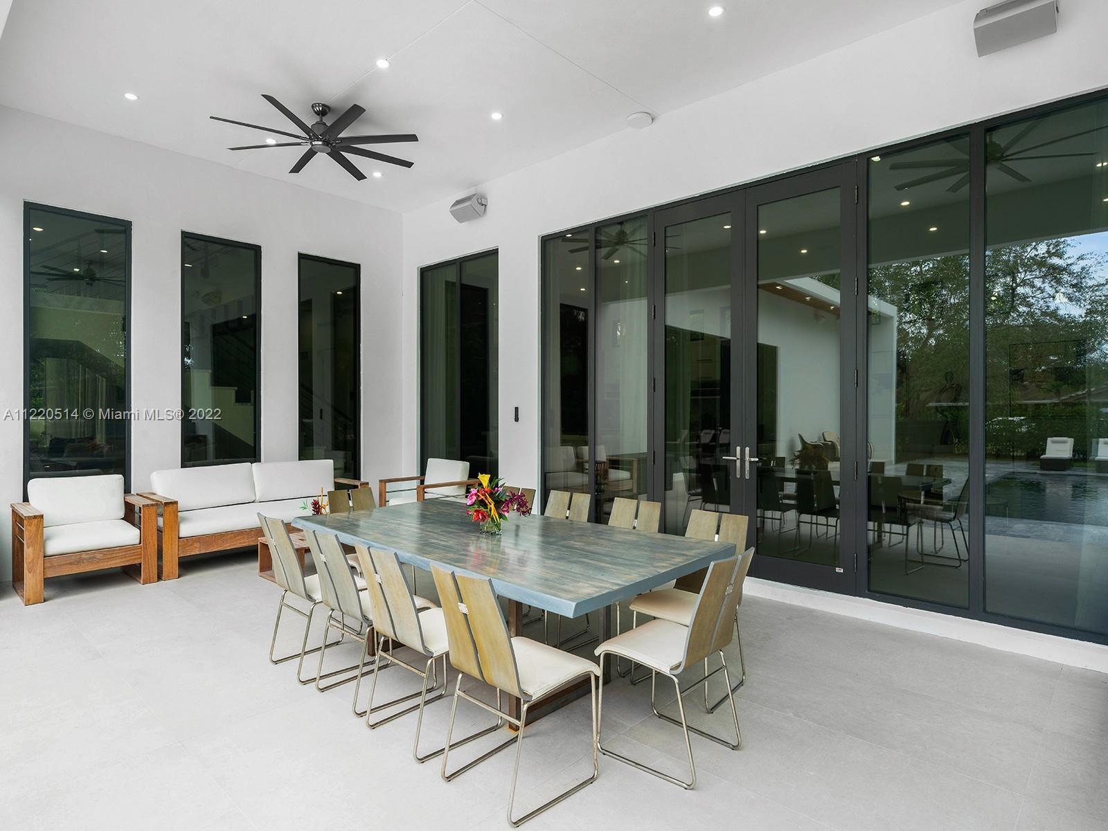 THREE LITTLE GROVES - Residential