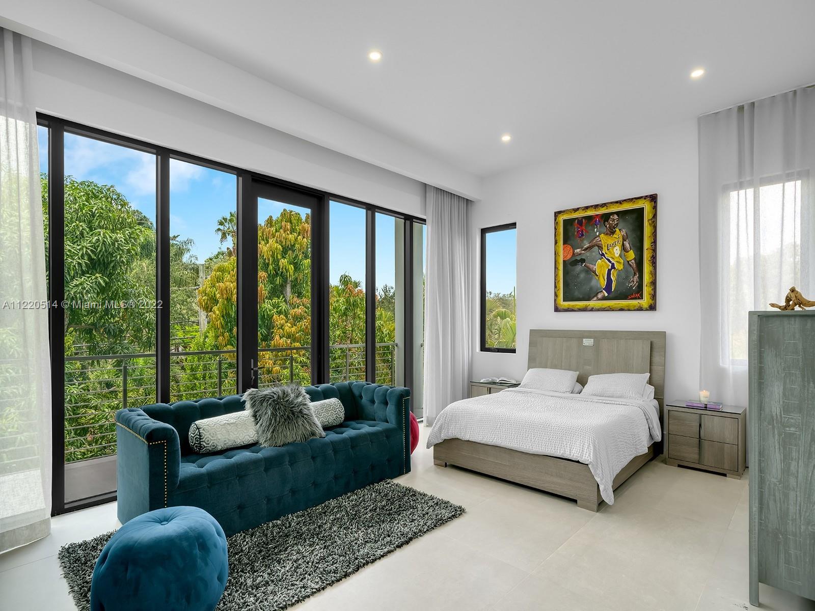 THREE LITTLE GROVES - Residential