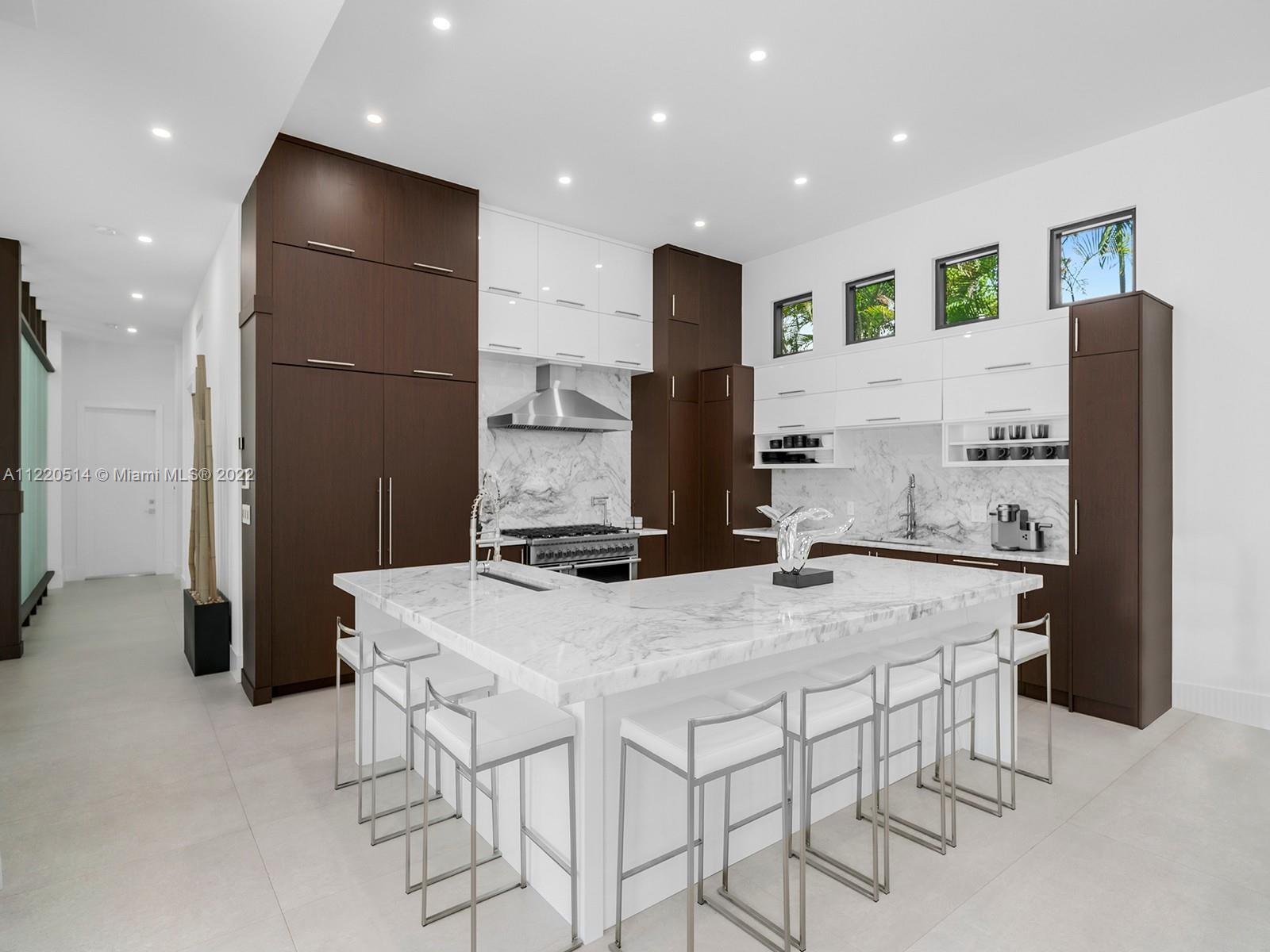 THREE LITTLE GROVES - Residential