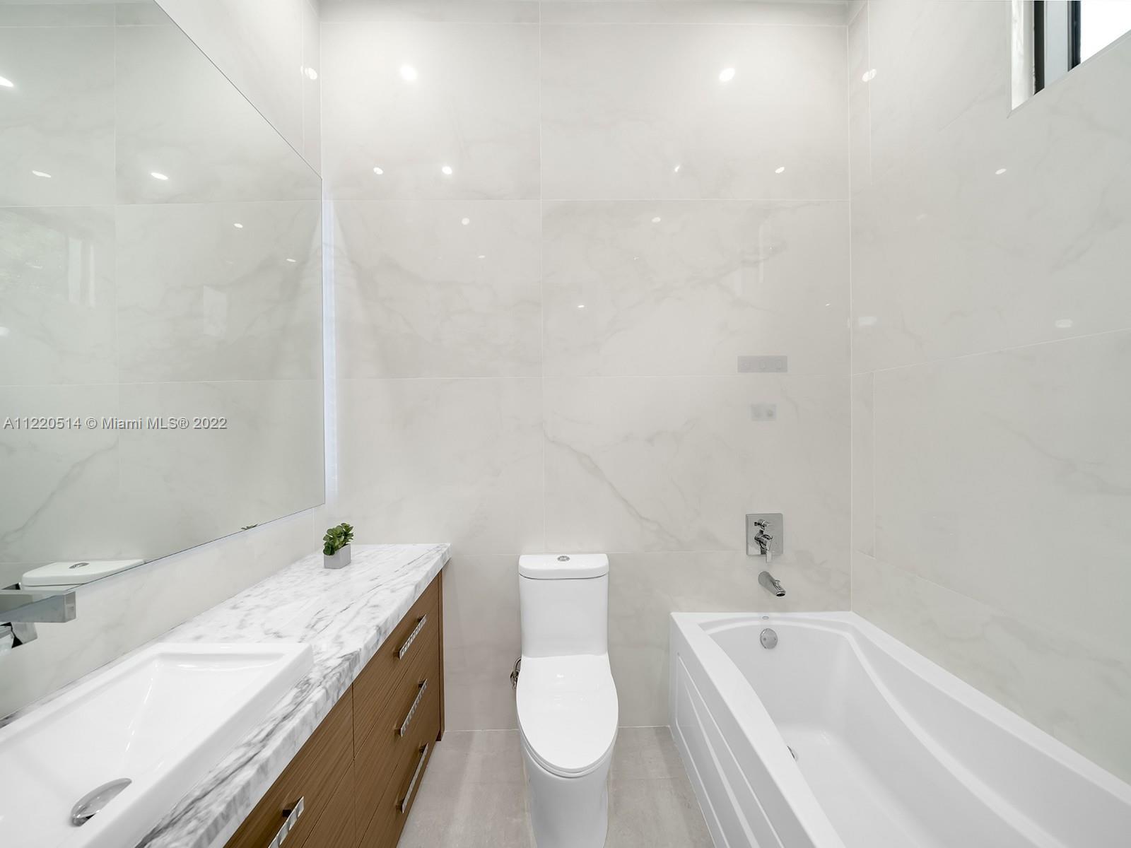 THREE LITTLE GROVES - Residential