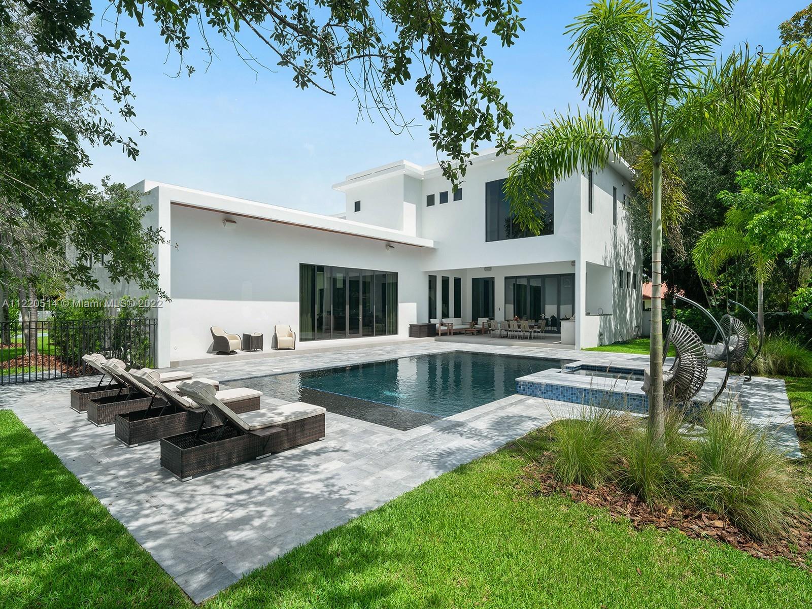 THREE LITTLE GROVES - Residential