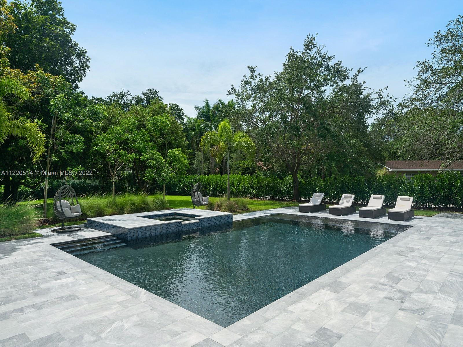 THREE LITTLE GROVES - Residential