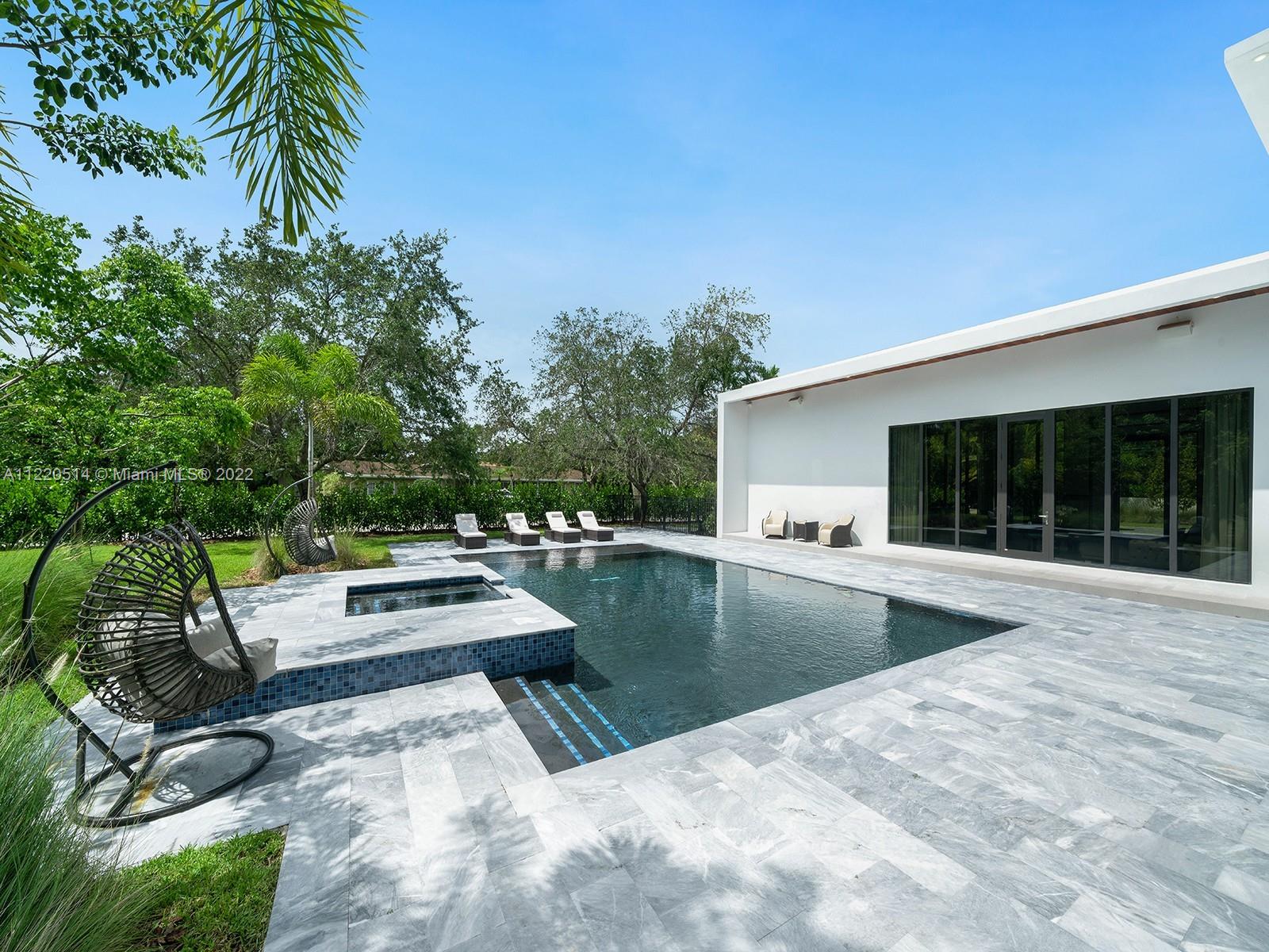 THREE LITTLE GROVES - Residential