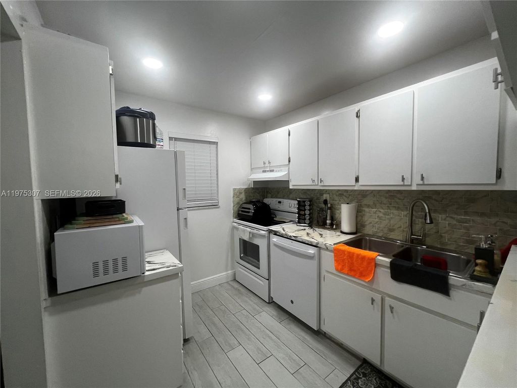 Photo of 7610 Stirling Rd #108-B, Hollywood, FL 33024 (MLS # A11975307)