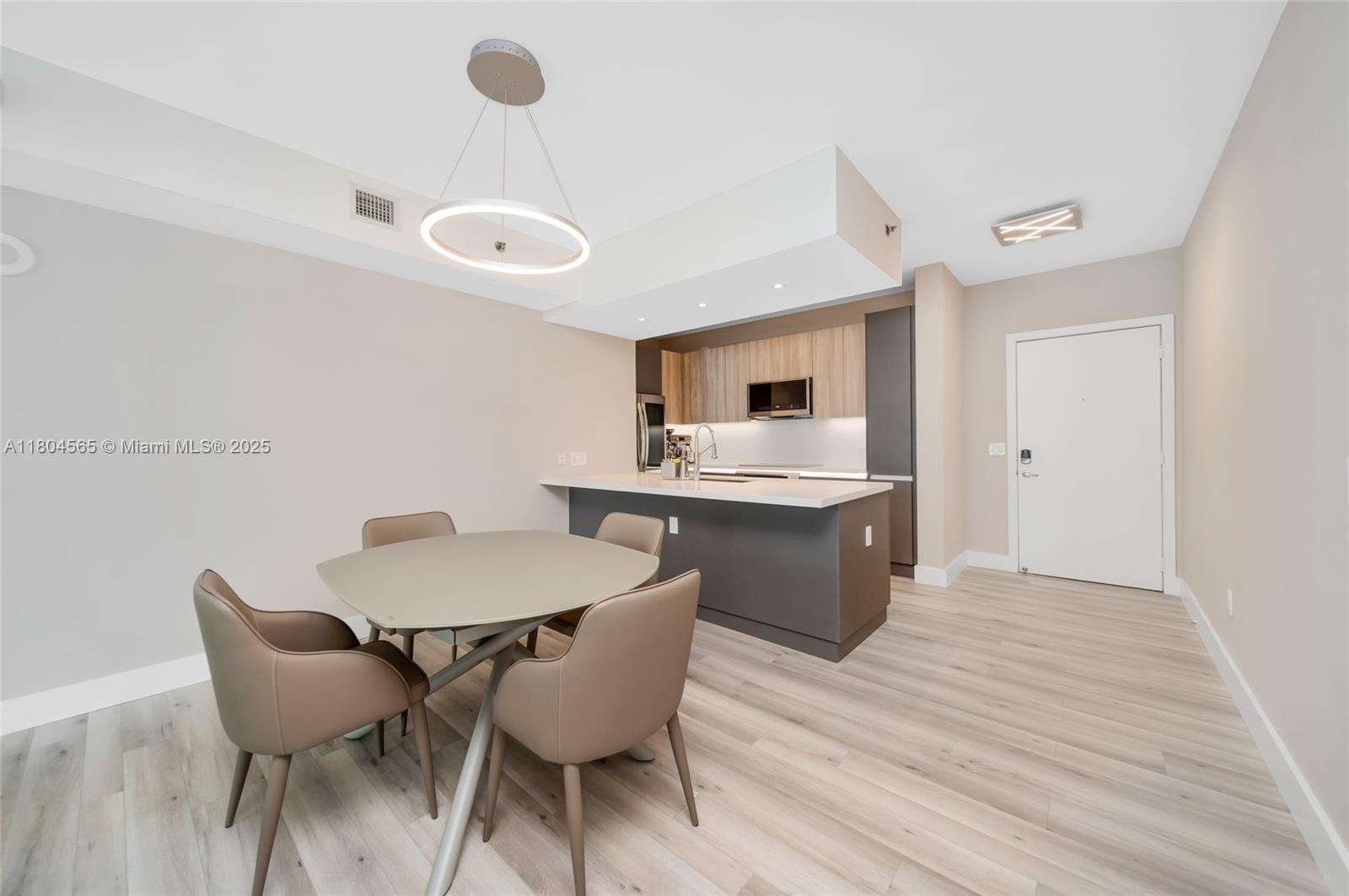 Rental Property at 951 Brickell Ave 2800, Miami, Broward County, Florida - Bedrooms: 1 
Bathrooms: 1  - $3,550 MO.
