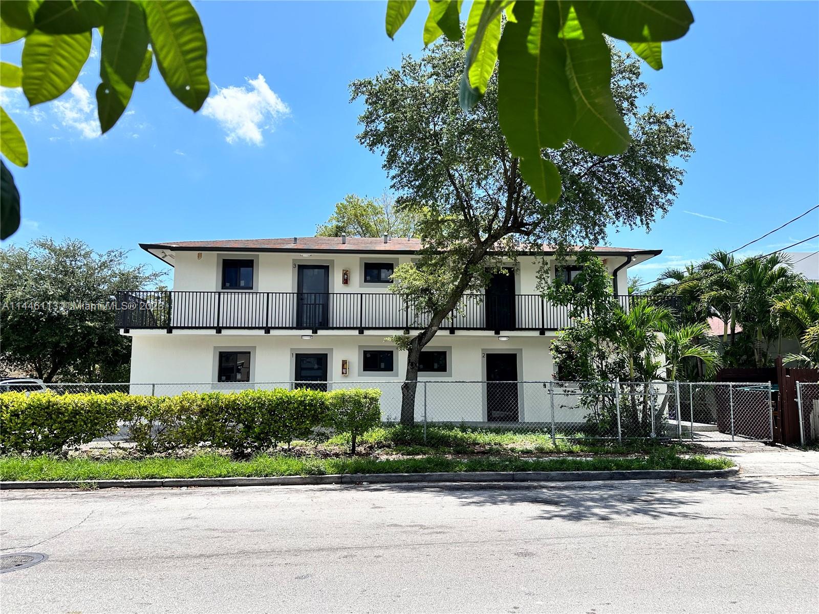 Completely remodeled 2023 1/1 apartment in Little Havana with cozy backyard. Within walking distance from Calle Ocho, and minutes from Brickell, Downtown and MIA. 1 parking space.