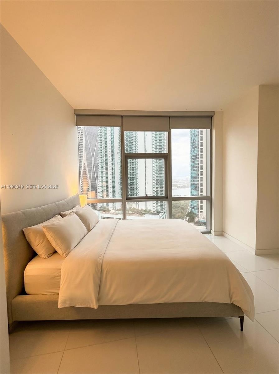 PARAMOUNT MIAMI WORLDCENT - Residential Lease