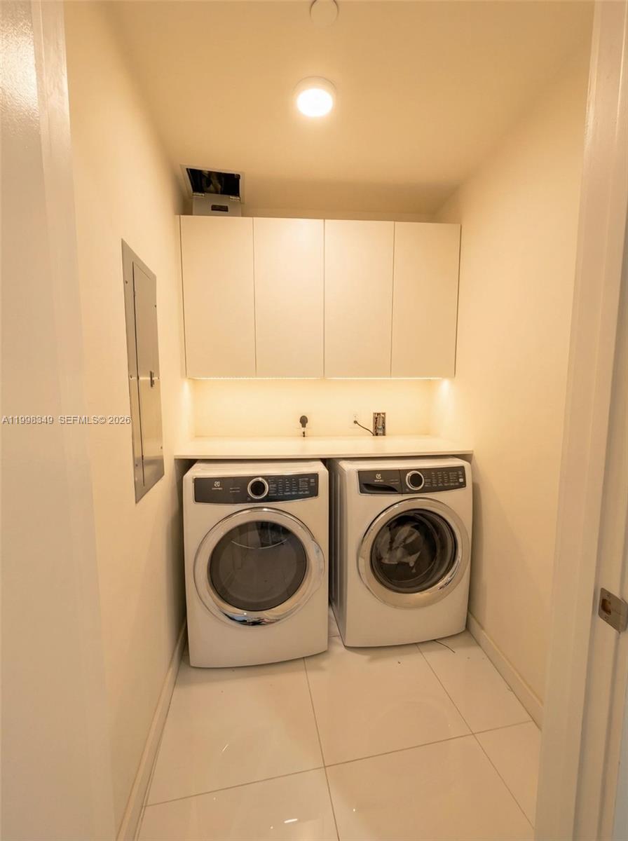 PARAMOUNT MIAMI WORLDCENT - Residential Lease