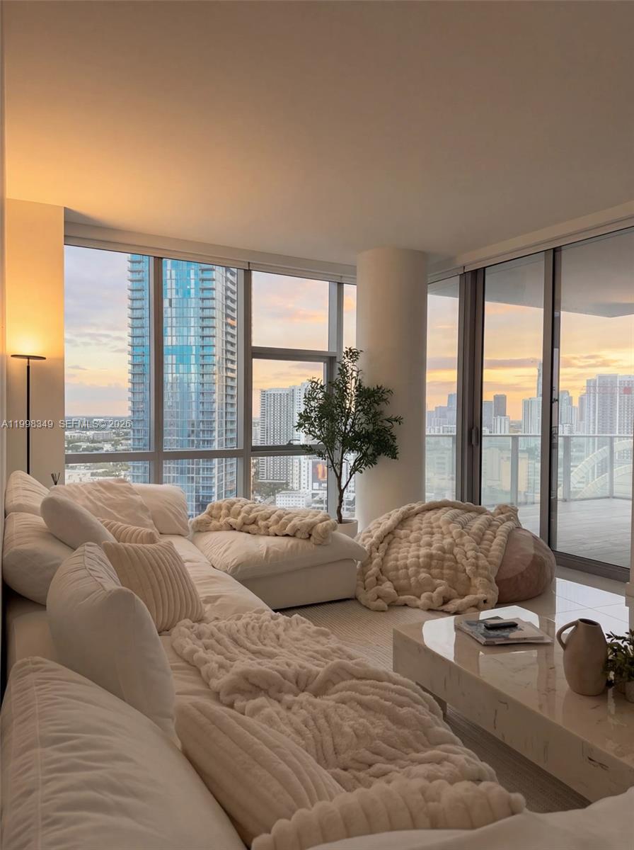 PARAMOUNT MIAMI WORLDCENT - Residential Lease