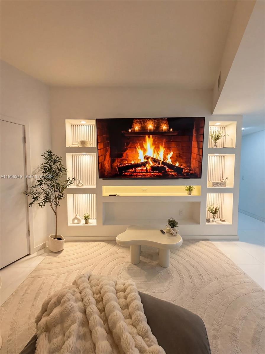 PARAMOUNT MIAMI WORLDCENT - Residential Lease