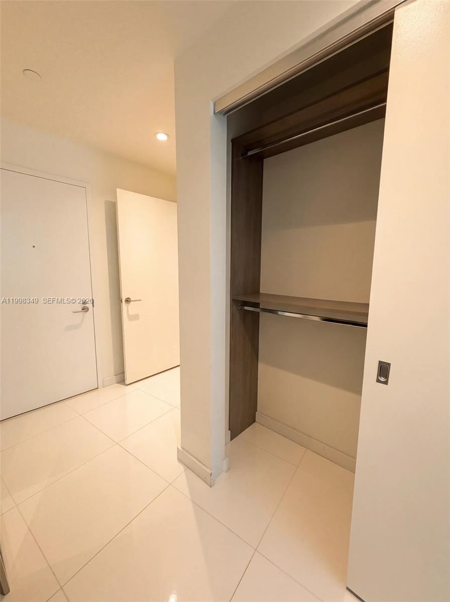 PARAMOUNT MIAMI WORLDCENT - Residential Lease