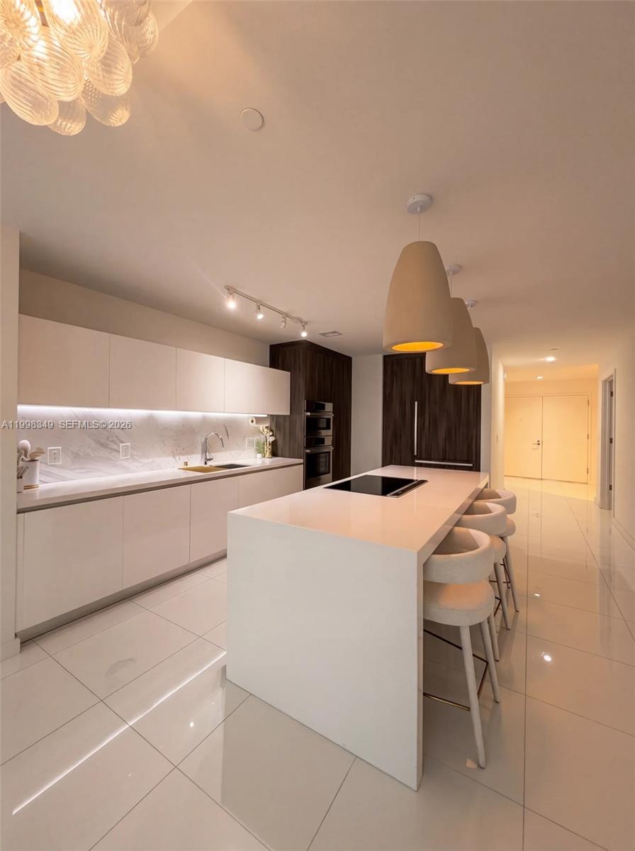 PARAMOUNT MIAMI WORLDCENT - Residential Lease