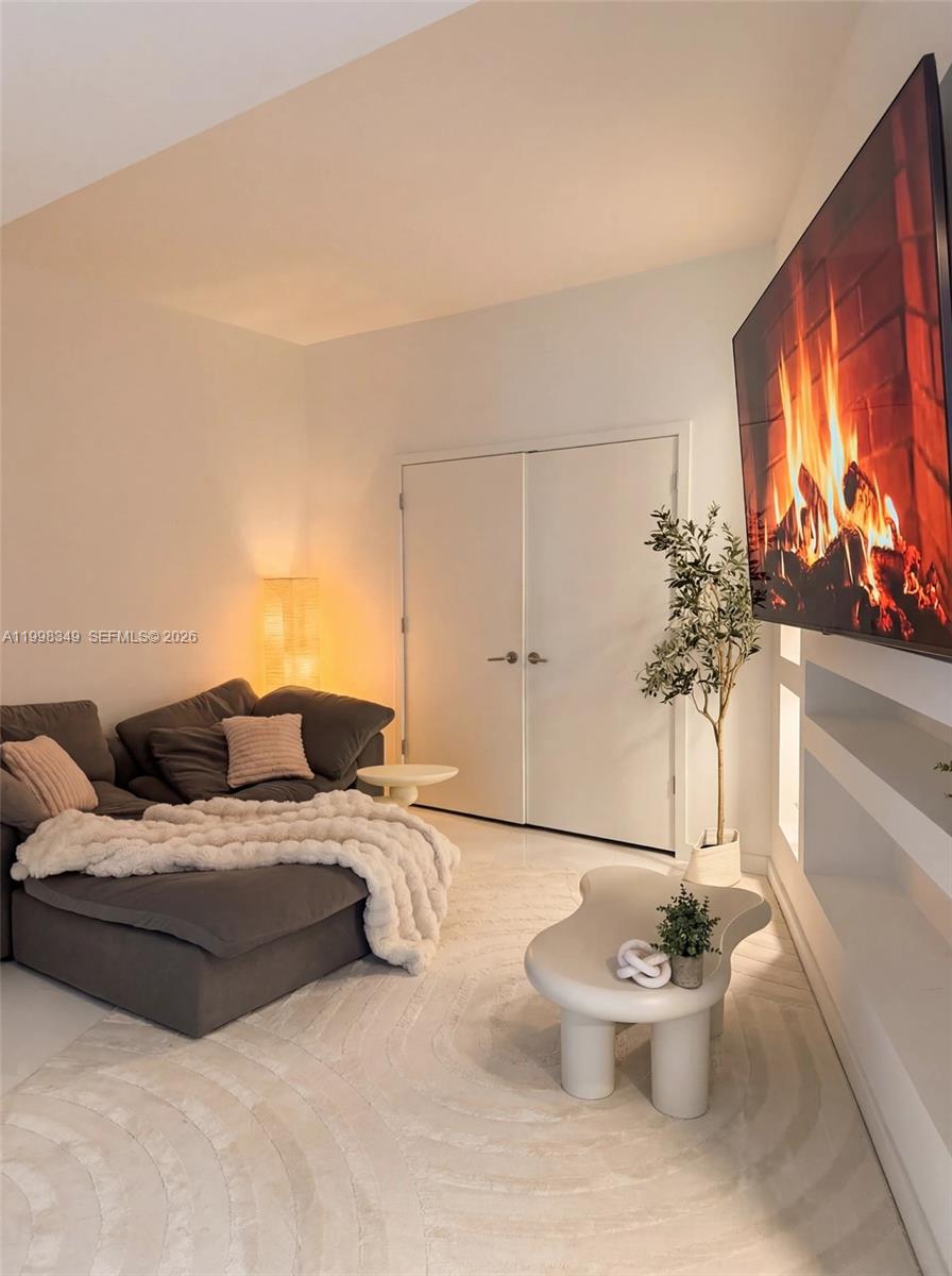 PARAMOUNT MIAMI WORLDCENT - Residential Lease