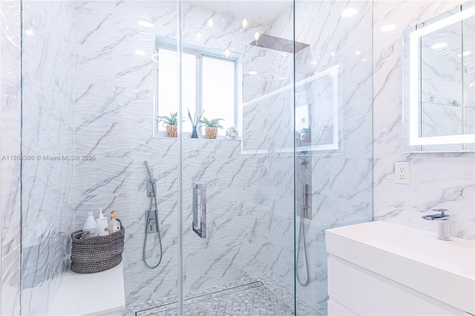 FLORENCIA ESTATES - Residential